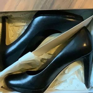 Franco Sarto black round toe pumps